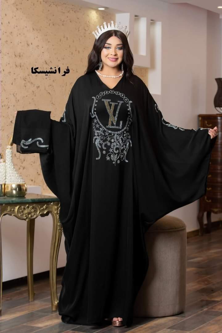 عباية سوداء ماركة LV