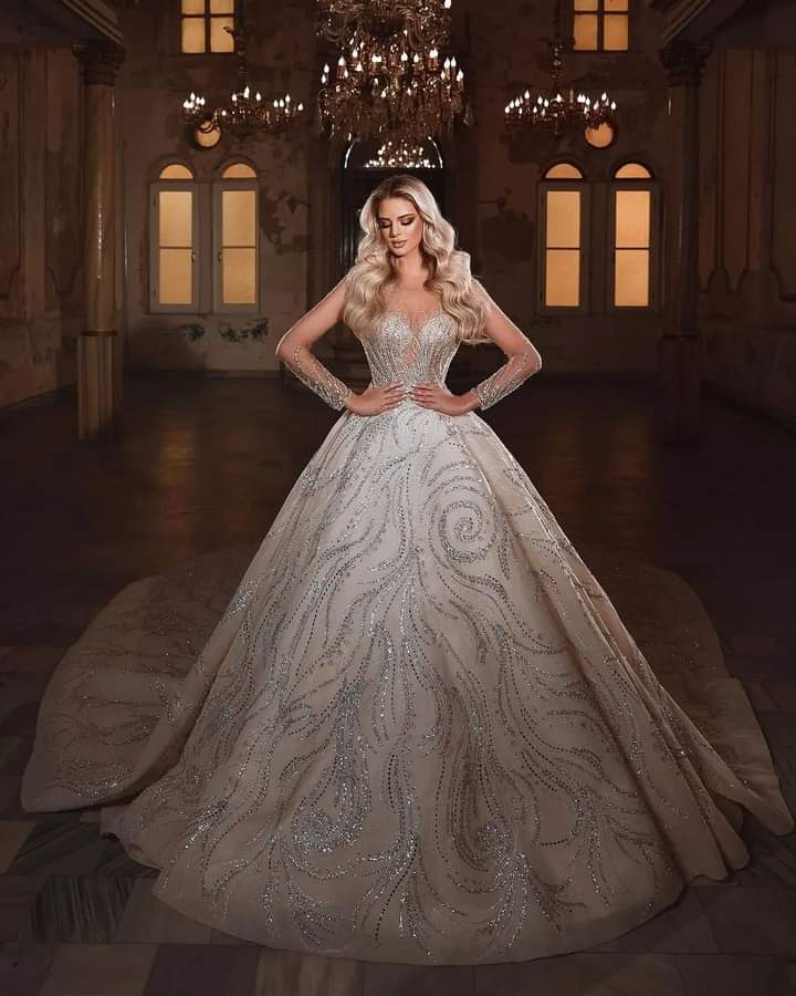 فستان زفاف ابيض